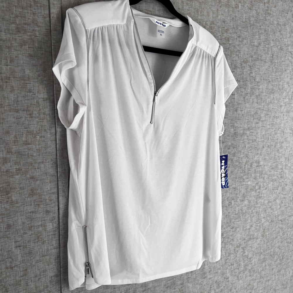 White yop with side zippers